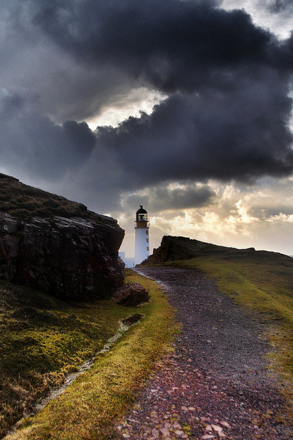 coiour-my-world - Rua Reidh Lighthouse - A blink of light -...