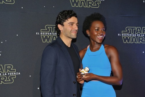 finnpoerise - Oscar Isaac and Lupita Nyong’o attend the Star Wars - ...
