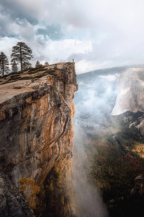 banshy - Yosemite National Park by Gabe Rodriguez