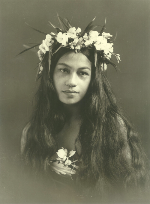 kvetchlandia - Lucien Gauthier     Vahine mélancolique, Tahiti    ...