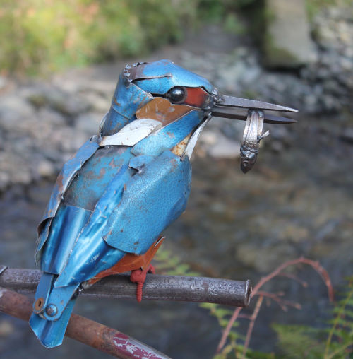 awesome-picz - Artist Turns Scrap Metal Into Animals.