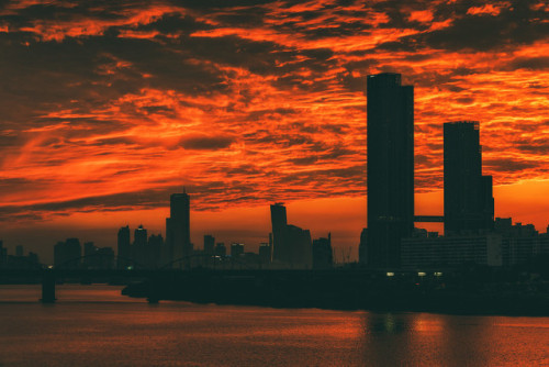 rjkoehler - Last night’s fiery sunset over Seoul, seen from the...