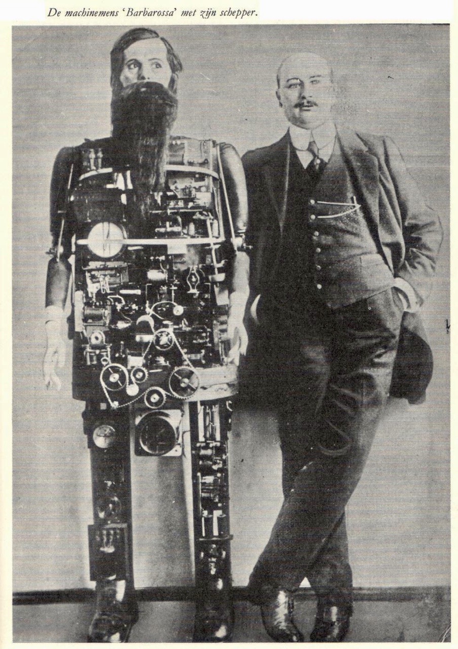 ‪“Here He is—the Complete Man-Made Man Who Does Just About Everything.”‬
‪Adolph Whitman presents his “radiomensch”, Occultus/Barbarossa. Circa 1910.‬