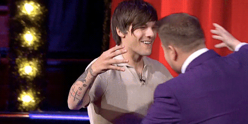 louistomlinsoncouk: making his entrance (and getting cuddles)