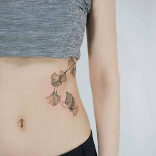 By Doy, done in Seoul. http://ttoo.co/p/34521 small;ginkgo leaf;leaf;waist;tiny;ifttt;little;nature;doy;medium size;illustrative