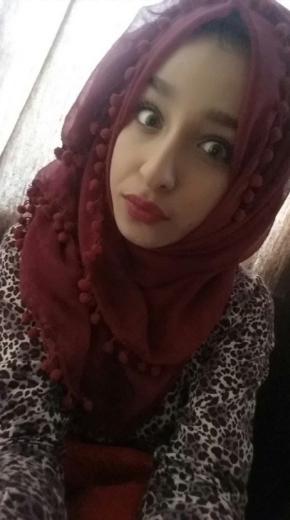 ukpakisluts - Slutty hijabi, looks all innocent but an aching...