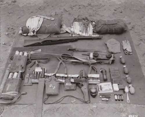 gunrunnerhell:LoadoutEquipment carried by a parachutist radio...