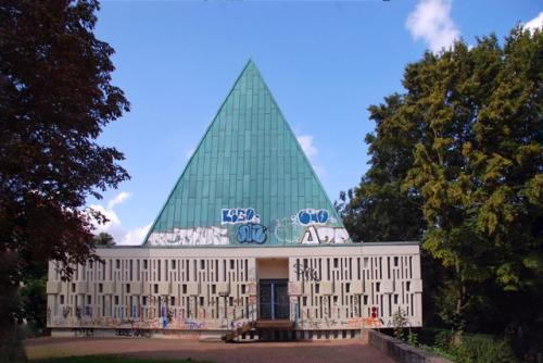 germanpostwarmodern - Gerhard-Uhlhorn-Kirche (1963) in Hannover,...