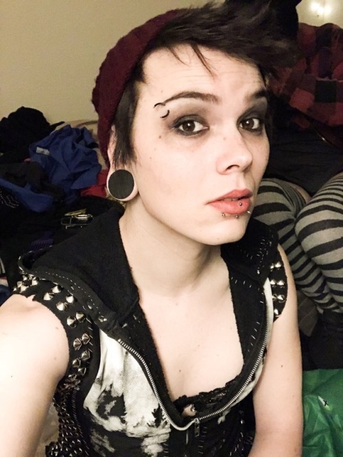 punkwitchanarchist:My transition into brody dalle is nearing...