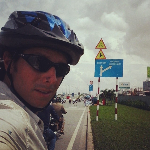S Á I G Ó N 2,000km, 29 cycle days, 150L of water, 45 Red Bulls, a lot of rice, 2 flat tires, 1 crash. #satisfaction #missionaccomplished #vietnam #cycling (at Ho Chi Minh City, Vietnam)