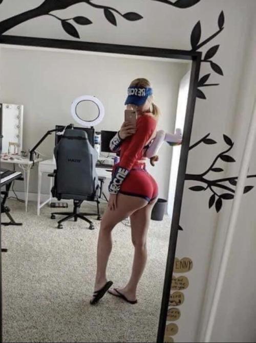 A cosplay of sun strider from fortnite by STPeach