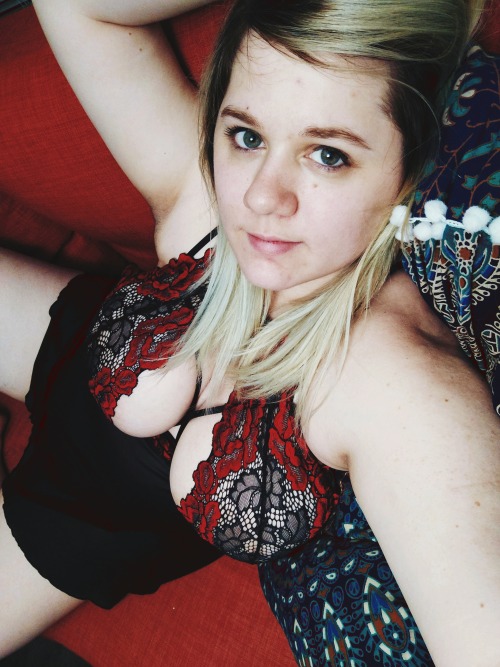 thehypnobunny - Come hang out And, like, masturbate and stuff if you want. 10 - 30 pm EST...