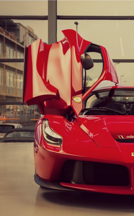 dreamer-garage - Ferrari LaFerrari (via)