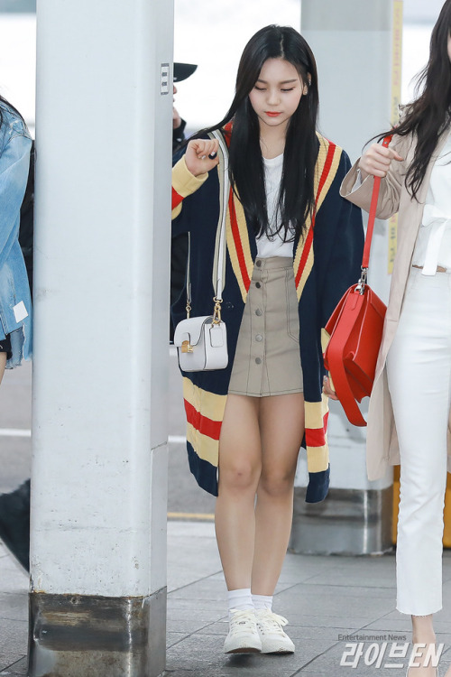 korean-celebrities-fashion - GFRIEND Umji airport fashion at...