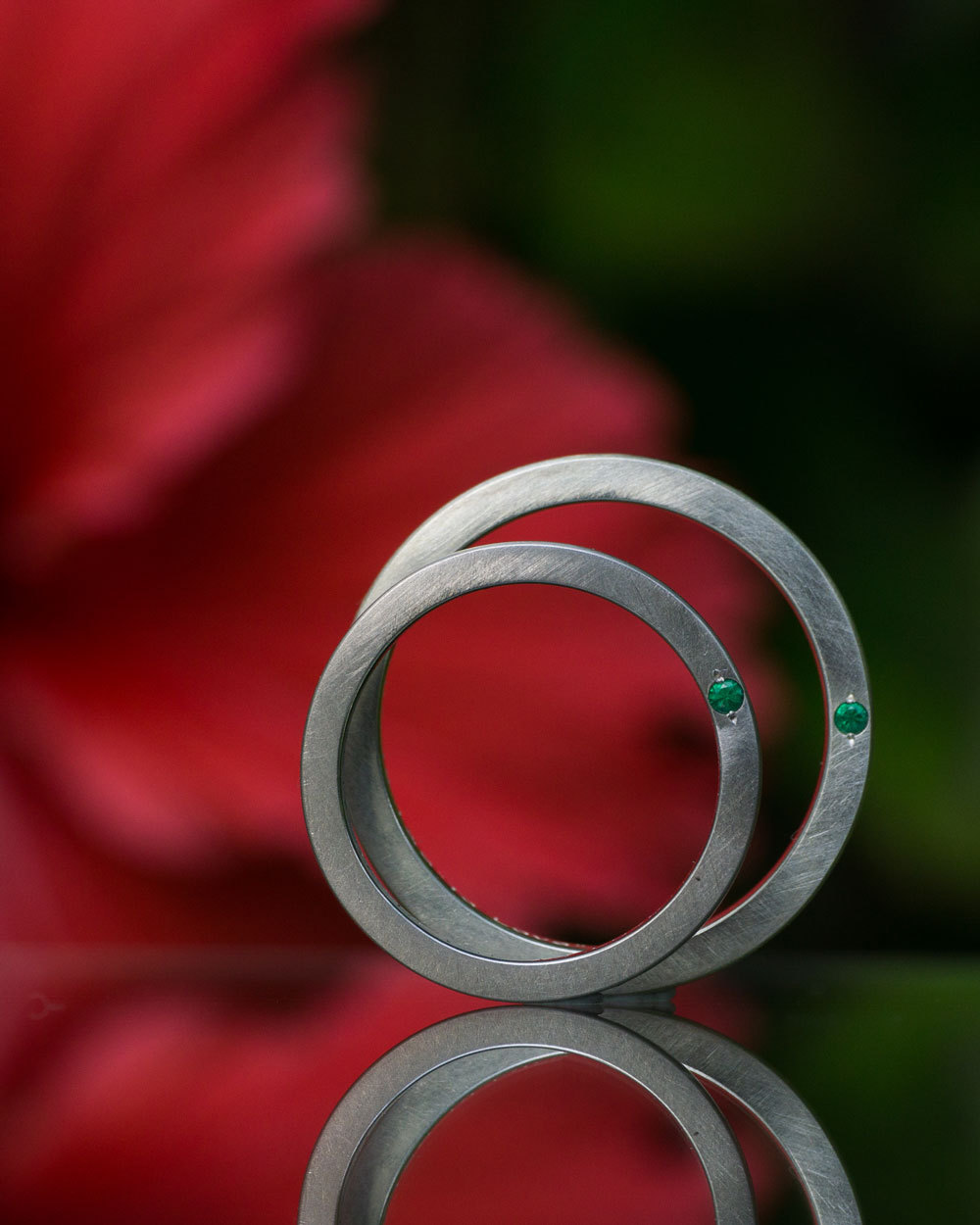 オーダーメイドのマリッジリング　屋久島の緑バック　プラチナ、シルバー　屋久島でつくる結婚指輪