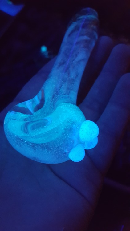 rawberryglass - Glow in the dark pipe getting charged up with...