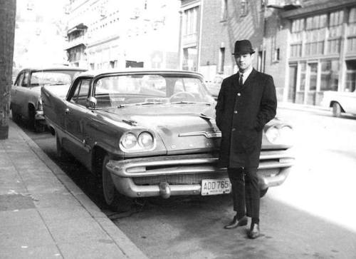 frenchcurious - Bruce Lee à Seattle devant une DeSoto 1957 -...