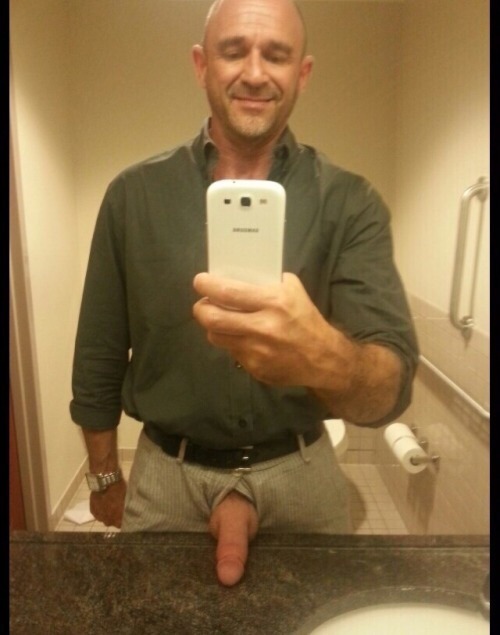 horny-dads:Dad+Bathroom+Selfie+Big Cock= Damm...