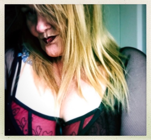 Just a quick sassy cleavage bits as I was getting undressed