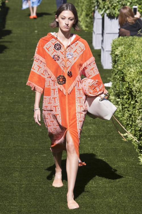 therunwayarchive:Amber Witcomb at Tory Burch, Spring 2018