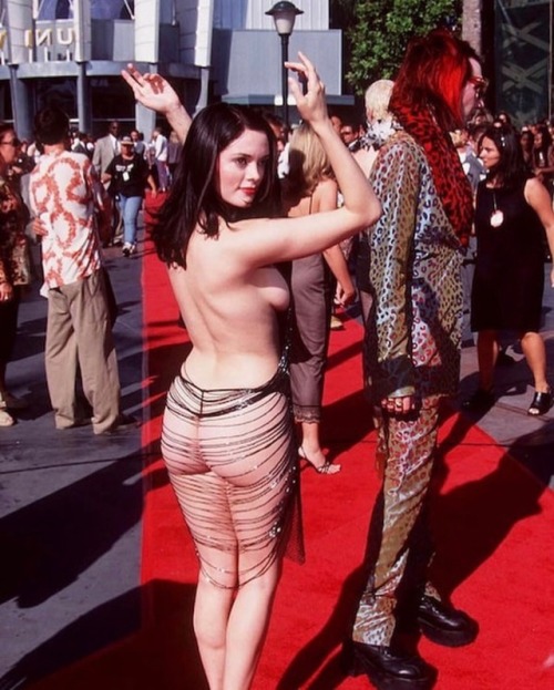 y2klame - Rose McGowan and Marilyn Manson on the red carpet...