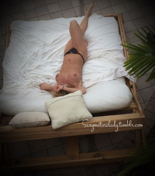 sexymaturelady - Proper rest is a must, while visiting a resort 
