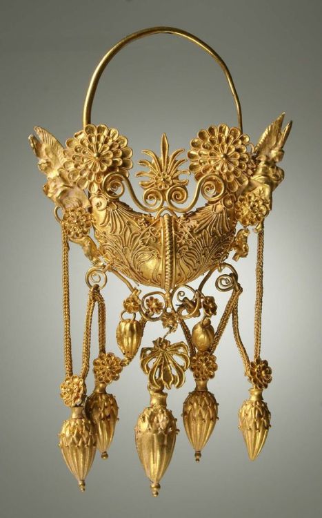 clairviewlad - gemma-antiqua - Ancient Greek gold earring, dated...