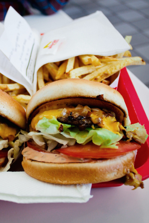 exitvisuals:In-N-Out | Instagram | FacebookAbsolutely yummy...