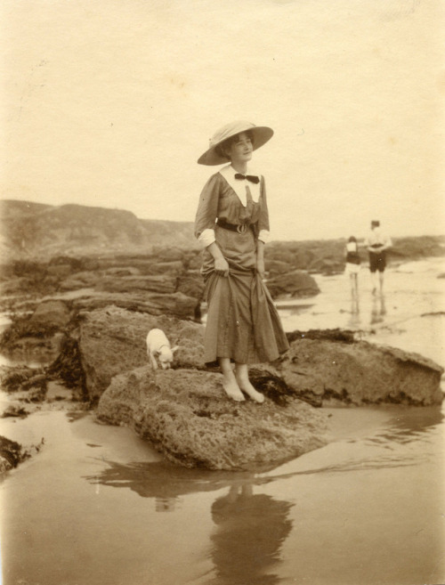 vintageeveryday - Lady with her puppy on the beach, 1910s.