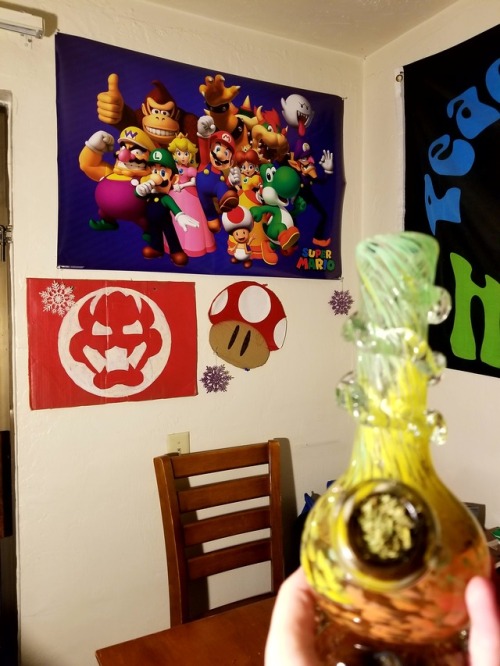 stoned-adventurer - Tony bong and a Mario wall!