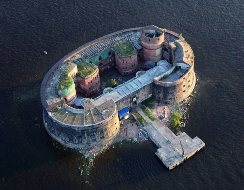 proteus7 - abandonedandurbex - Plague Fort, St. Petersburg...