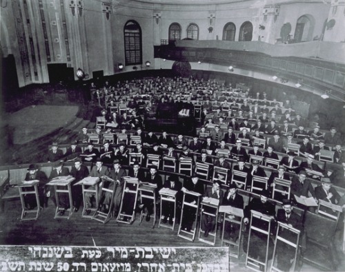 jewishvirtuallibrary - Students and teachers of the exiled Mir...