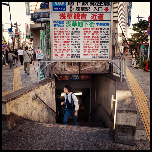 Tokyo Metro entrance, Asakusa (via Eric Flexyourhead)