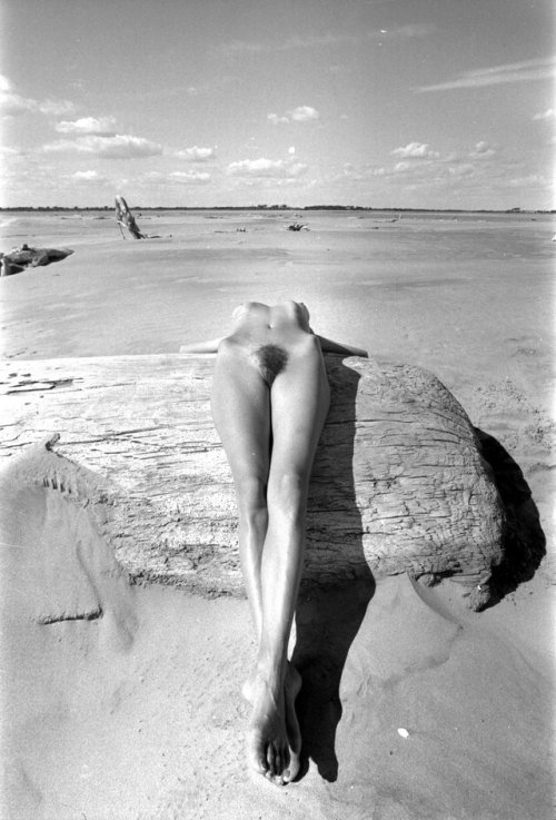 natural-beauty-art - Lucien Clergue - Nude of the sea in Genèse,...