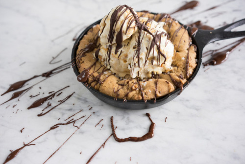 sweetoothgirl - chocolate chunk skillet cookie