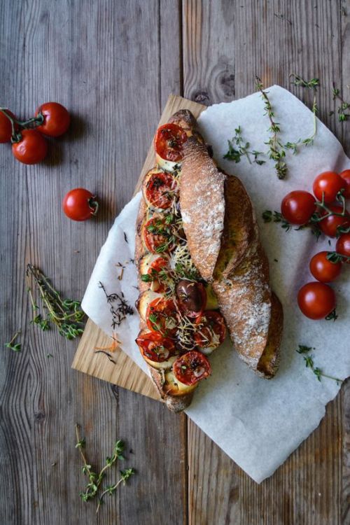 chanelbagsandcigarettedrags:Grilled tomato, chevre and thyme...