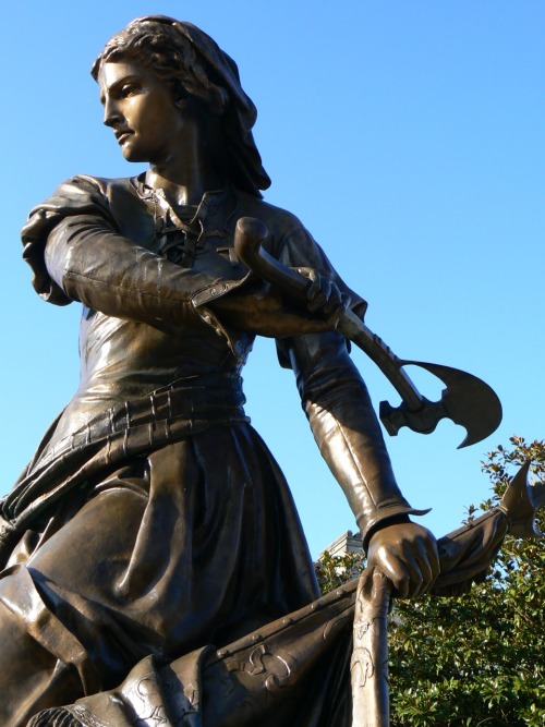 medieval-women - Jeanne Laisné (nicknamed Jeanne Hachette -...