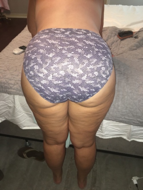 brosistejas - Pictures of sis’s big sexy cover ass