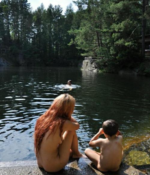 naturistelyon - Nudist family at lake