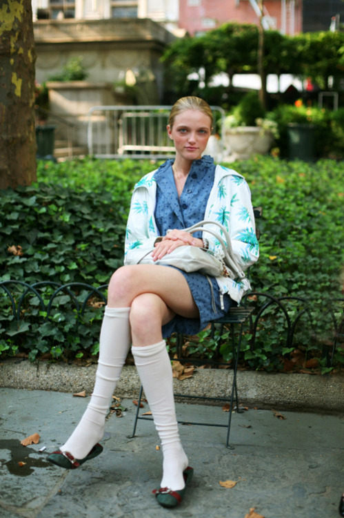 conveniitekuru - On The Street………Knee socks, Manhattan « The...