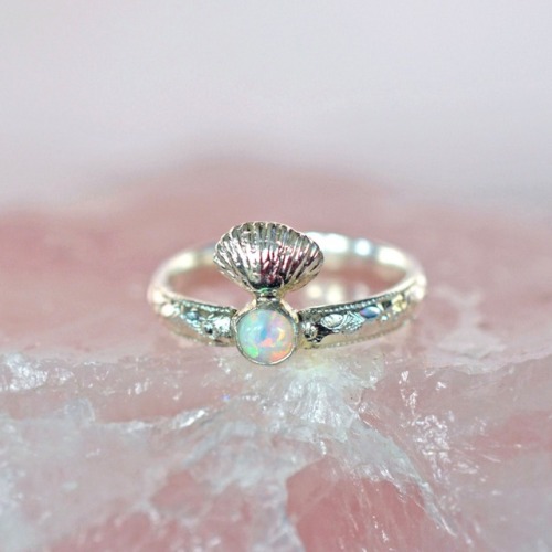 credarenee - Opal seashell ring 