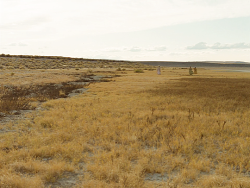 screenshottery - Humans in landscapes in Meek’s Cutoff (2010,...