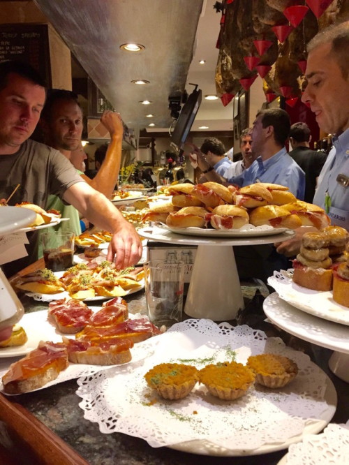 Eating in Spain can be a bit of a mystery for foreigners....