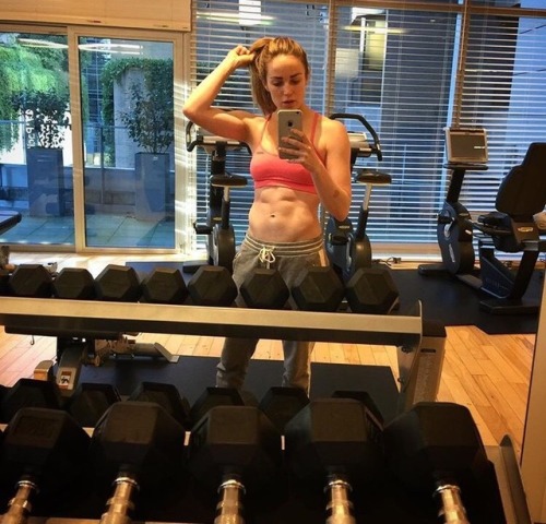 yaviya - Caity Lotz workout selfies