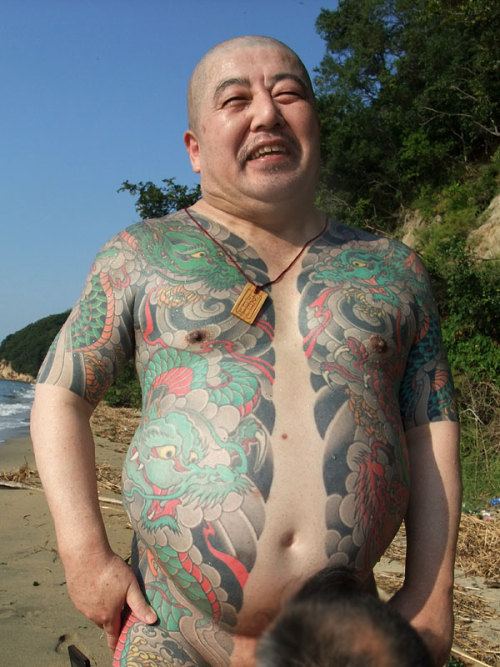 koksok - Dressed in tattoos. Nice man, nice cock.