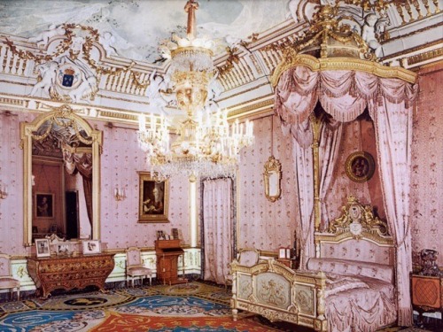 nadine-usagichan - Rococo Ballroom. An Antoinette-girl’s...