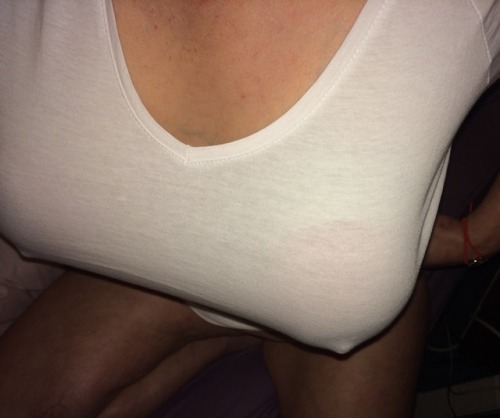 rkl427:god I love tied tits in tight clothes