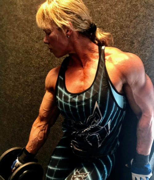 femalemuscletalk - I’m all about the arms. #femalemuscle...