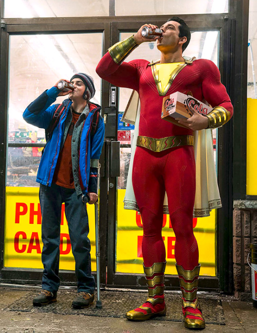 justiceleague - Shazam! reveals Zachary Levi’s costume in first...