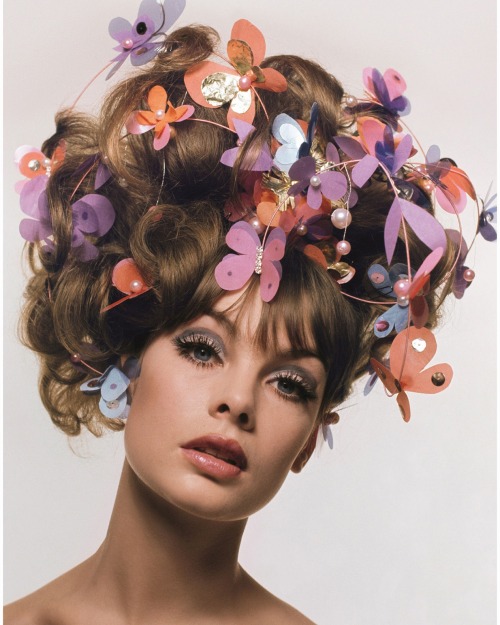 moda365 - Jean Shrimpton photographed by Irving Penn for Vogue...